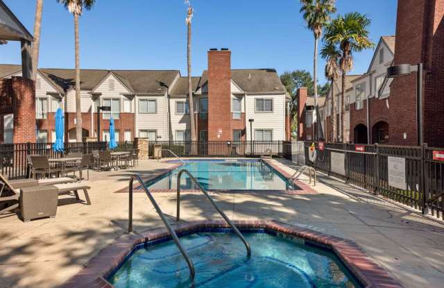 Clear Lake Apartments Gallery 3