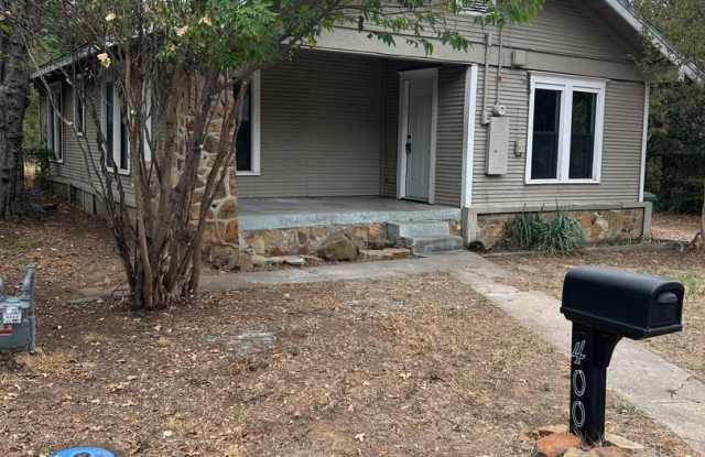 Updated 2‑Bedroom Home in Mineral Wells — Modern Comfort & Great Outdoor Space Gallery 1