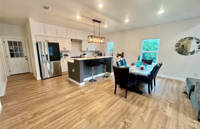 5114 Stoneridge Drive Gallery 3