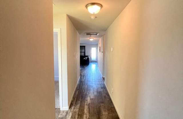 New 4 Bedroom Home in Bullhead City! AVAILABLE FURNISHED OR UNFURNISHED! Gallery 4