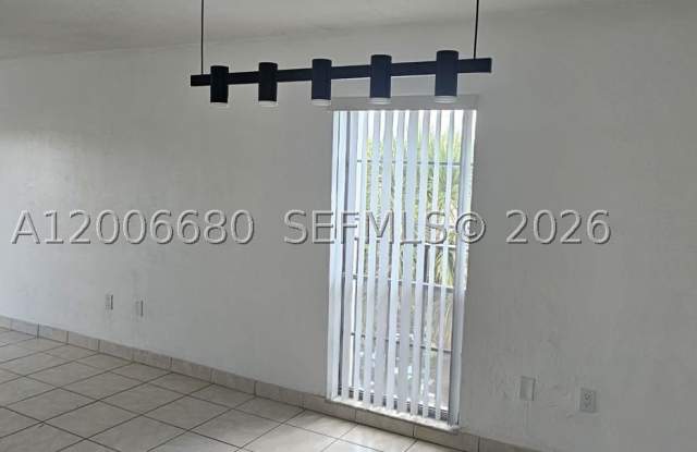 6884 N Kendall Dr Gallery 3
