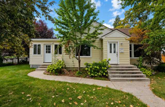 Spacious 4-Bedroom Home Near Boise State with Sunroom & Detached Garage photos photos