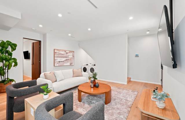 425 North Alfred Street Gallery 2