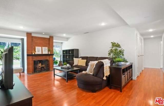 2590 Scott Pl Gallery 2