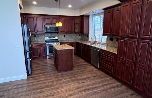 4 BEDROOM TROPICAL OASIS IN W. ROSEVILLE WITH POOL!! Gallery 3