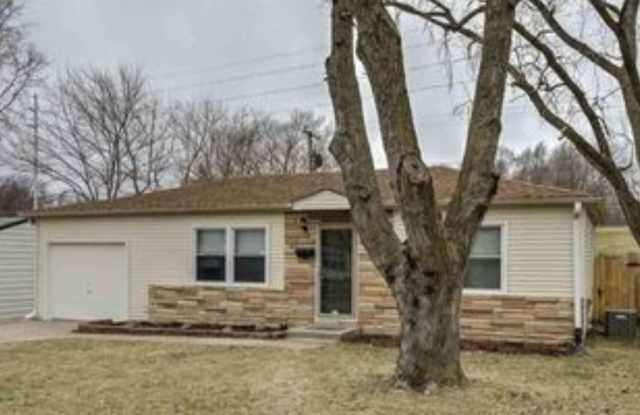 Spacious 2 Bedroom in La Vista! - 7316 South 71st Avenue, La Vista, NE 68128