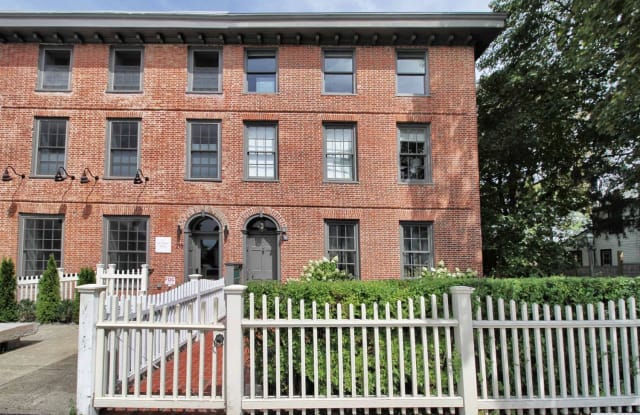 218-220 Warren - 218 Warren St, Hudson, NY 12534