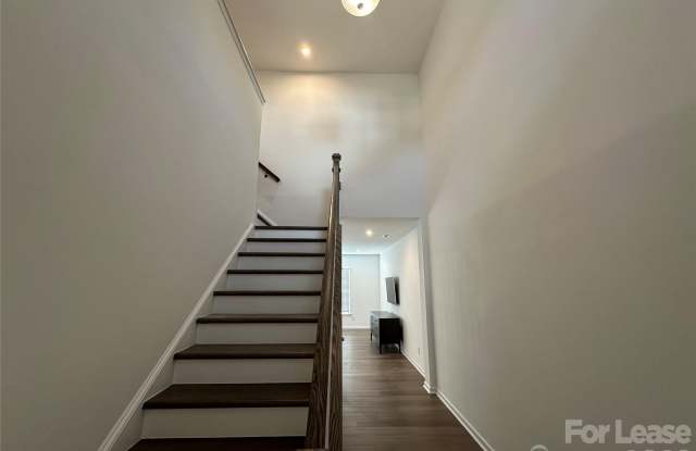 13010 Rover Street Gallery 2