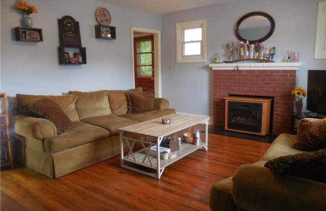 38 Upland Avenue Gallery 4