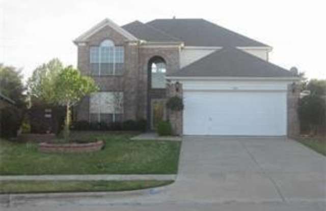302 Winston Court - 302 Winston Court, Euless, TX 76039