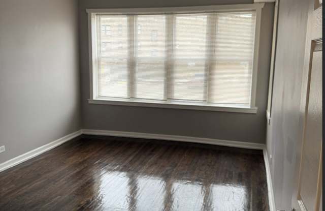 1607 North LeClaire photos photos