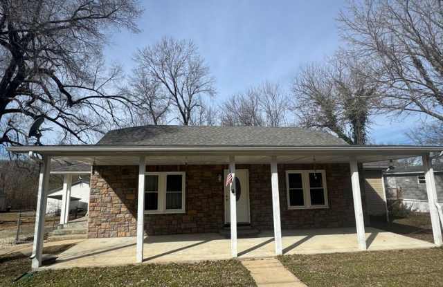 Furnished 3 Bedroom Home in Waynesville, MO! photos photos