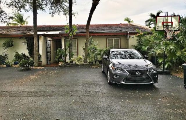 7001 Loch Isle Dr S - 7001 Loch Isle Drive South, Miami Lakes, FL 33014