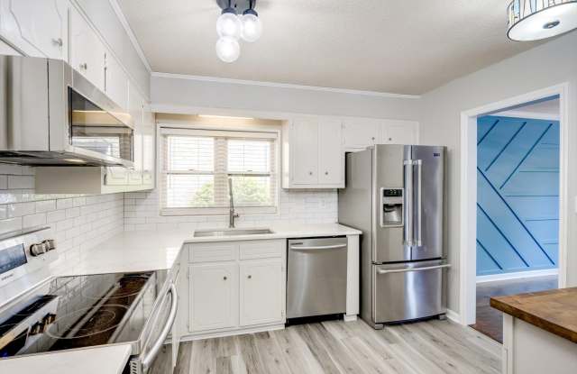 1054 Hickman Road Gallery 2