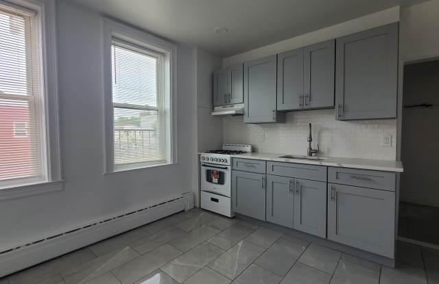 297 GRIFFITH ST photos photos