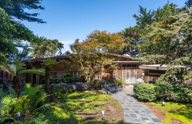 Bonnie's Point | Home Next to Point Lobos State Natural Reserve Gallery 1