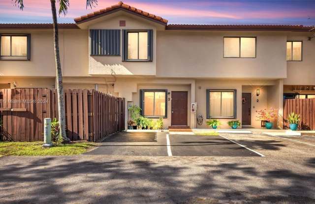 14205 SW 57th Ln - 14205 Southwest 57th Lane, Kendale Lakes, FL 33183