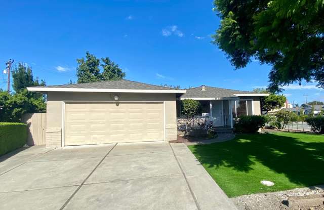 Single level 3 Bedroom Home on a Spacious Corner Lot! photos photos