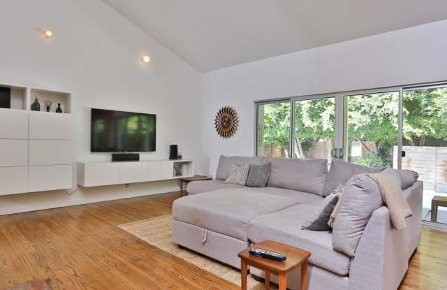 2732 DUNLEER Place Gallery 3