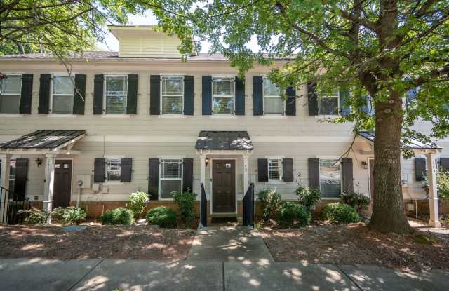 Luxury 2 Bedroom Townhouse at Whitehall Village Gallery 1