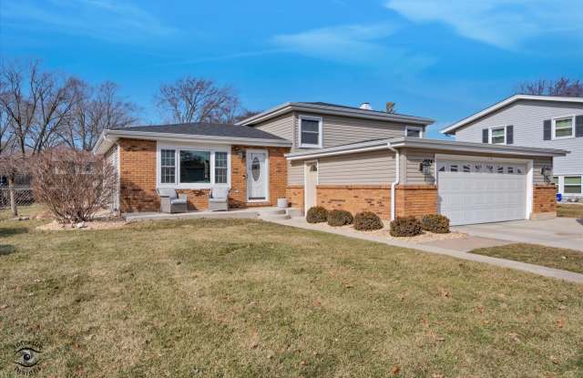 1924 Forrest Boulevard - 1924 Forrest Boulevard, St. Charles, IL 60174 1924 Forrest Boulevard - 1924 Forrest Boulevard, St. Charles, IL 60174