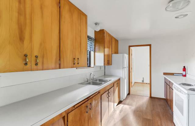 3 Bed 1 Bath - Mini-split A/C - Covered Parking - Acreage Gallery 4