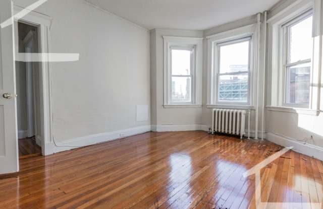 Spacious 1-Bedroom, Bright Unit in Fenway - 1167 Boylston Street, Boston, MA 02215