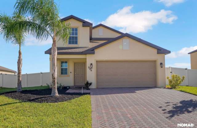 Spacious 5BR House in Fort Pierce, 5 minutes from the beach! - 996 Bent Creek Drive, Fort Pierce, FL 34947