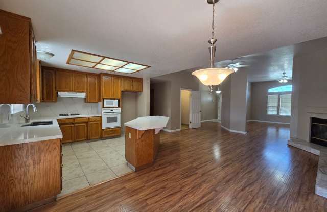 Single story 3bed/2bath with 2 car garage photos photos Single story 3bed/2bath with 2 car garage photos photos