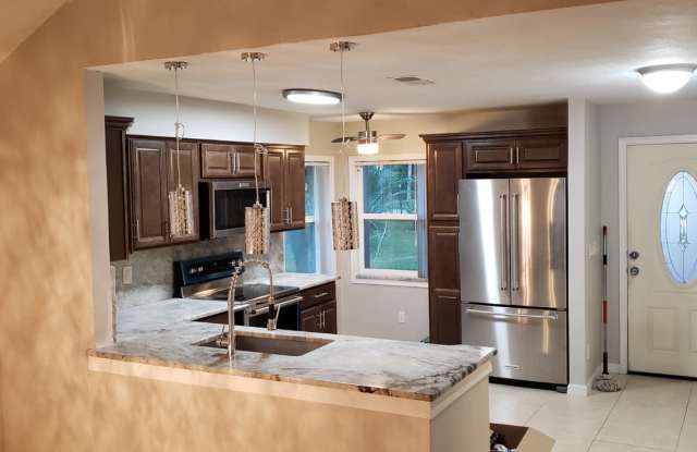 1004 Stonybrook Cir photos photos