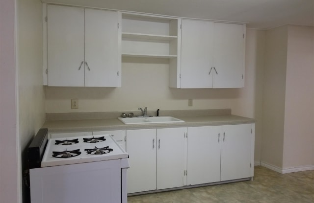 2105 2nd Ave - B - 2105 2nd Avenue, Canyon, TX 79015