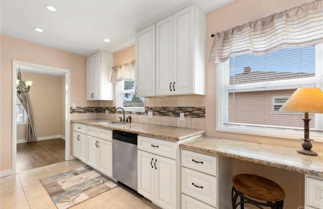 1431 E Maple Avenue - 1431 East Maple Avenue, Orange, CA 92866