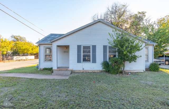 Newly painted, new floors! 3 bed 2 bath with storage building photos photos Newly painted, new floors! 3 bed 2 bath with storage building photos photos