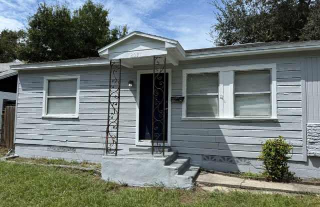 $300 OFF FIRST MONTHS RENT MOVE-IN SPECIAL!! photos photos