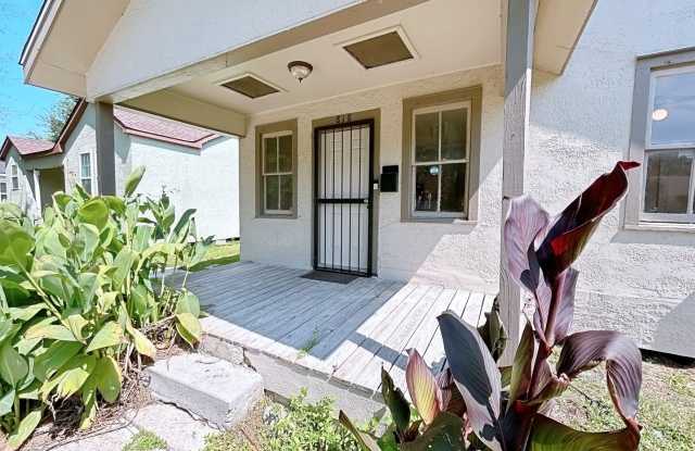 2 Bedroom House near LSU for rent. - 818 Violet Street, Baton Rouge, LA 70802
