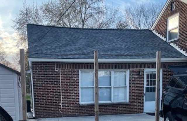 669 Eastland Road - 669 Eastland Road, Berea, OH 44017