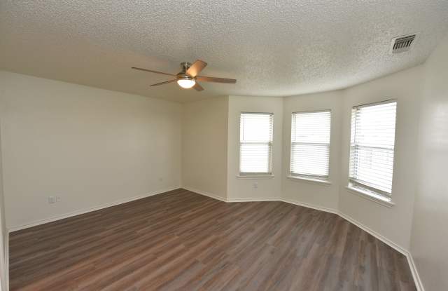 Yorkshire Village Apartments Gallery 4