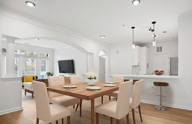 Weston Lakeside Apartments Gallery 3