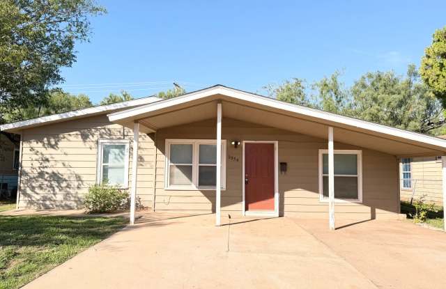 3 BEDROOM, 1 BATH, DOUBLE DRIVE PARKING; 6 mos lease available! Gallery 3