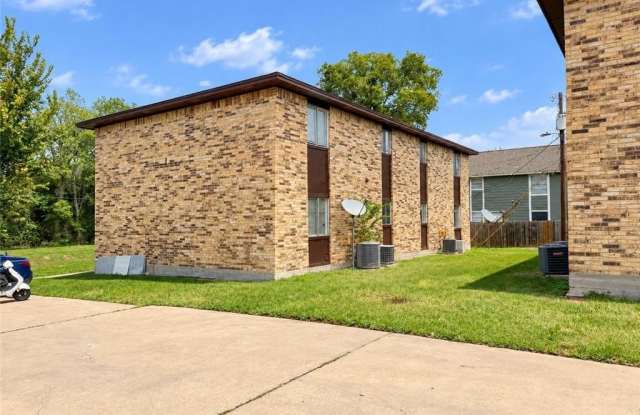2005 Longmire Court Gallery 1