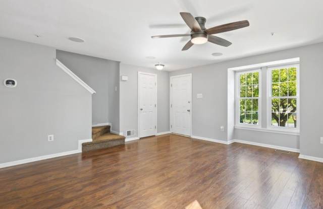 806 LILAC Court Gallery 4