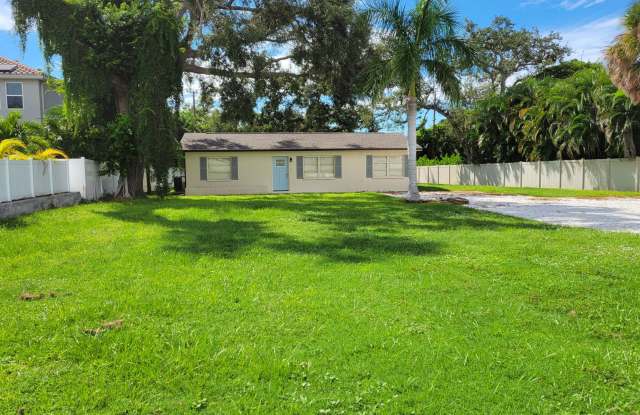 Seasonal only Large downtown Sarasota renovated home for your next vacation photos photos