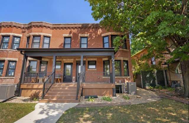 712 Main Street - 712 Main Street, Cedar Falls, IA 50613