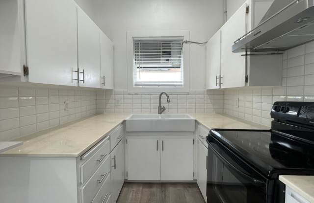 Updated 2 bedroom, large fenced back yard and WATER/SEWER INCLUDED IN RENT! photos photos