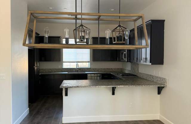 beautifully maintained 3-bedroom, 3-bath, 1,954 sq ft in Sacramento Gallery 3
