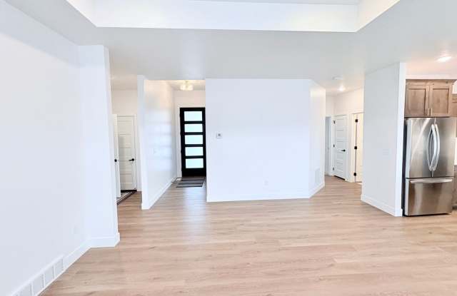 FREE: WiFi, Lawn care and Water softener!! photos photos