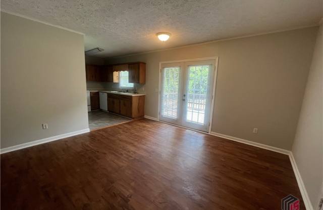 200 Round Table Road Gallery 3