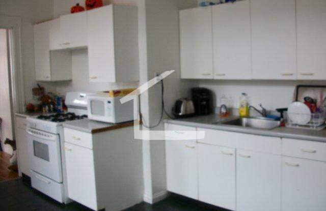 Half Fee only! Massive Apt w 2 full baths near B, C and D T stops (Cleveland Circle) - 1914 Beacon Street, Boston, MA 02135