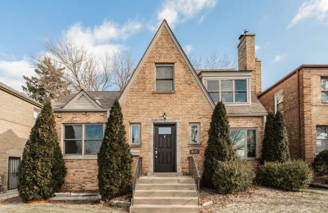 9535 S Fairfield Avenue - 9535 South Fairfield Avenue, Evergreen Park, IL 60805