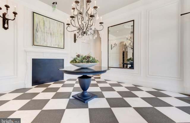 Dual-Entry Designer 2BR | In-Unit W/D | Pet Friendly & Parkside! Available now! Gallery 4